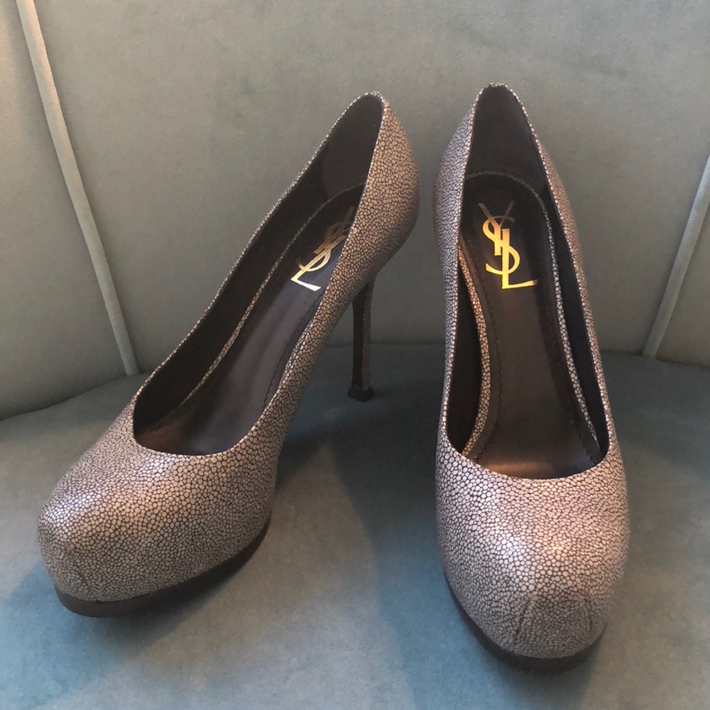 Yves Saint Laurent textured pumps